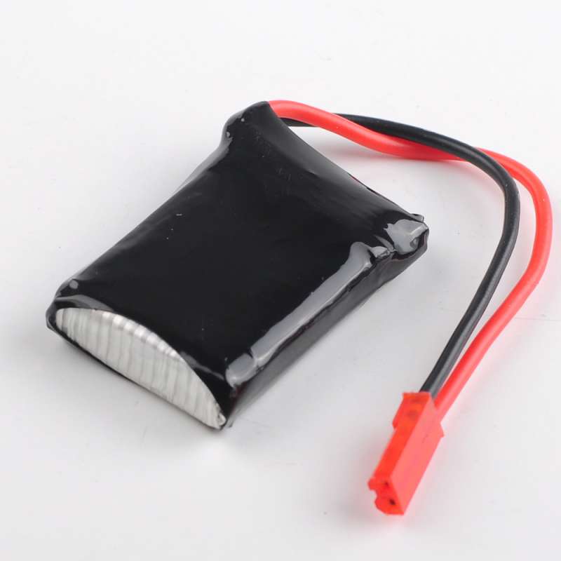 Batterie installée dans un mini drone RC